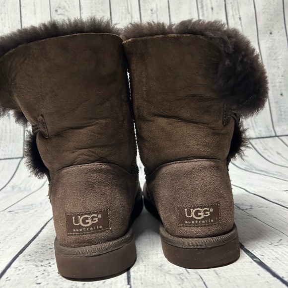 UGG Bailey Button Short Dark Chocolate Brown Boots Size 8 - Picture 3 of 8